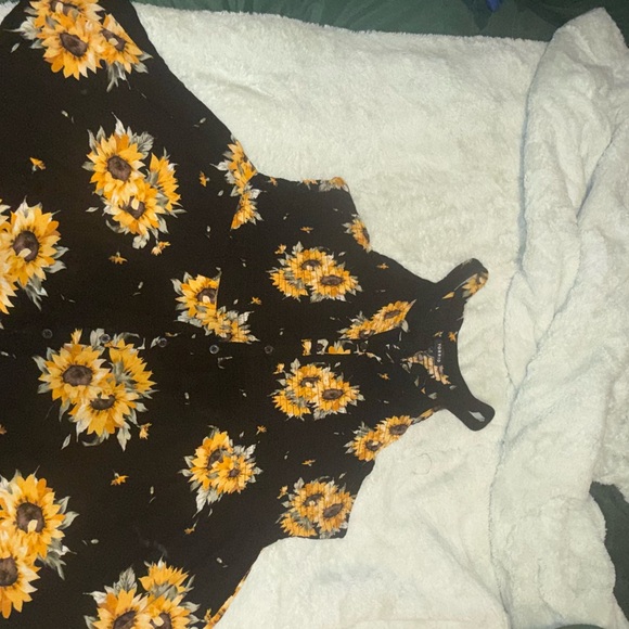 torrid Tops - Torrid Black and Yellow sunflower top size 2
